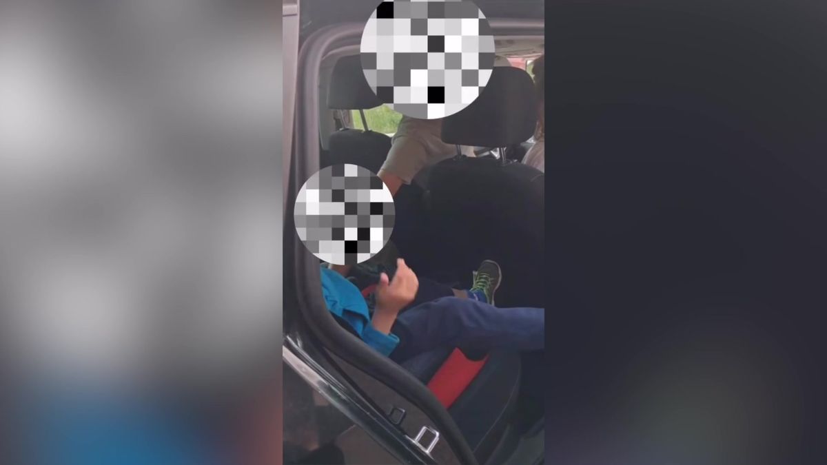 „To je úplně špatně.“ Dítě křičelo o pomoc poté, co ho soudy svěřily otci